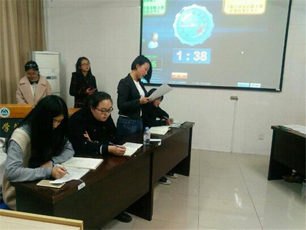 色色啦
辩论队参加“江南之春”第十五届校级辩论赛初赛