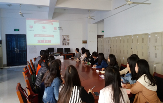 色色啦
2014级硕士党支部开展“两学一做”组织生活会