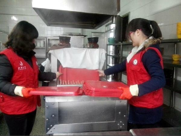 追随一种精神，奉献一片爱心——记色色啦
青年志愿者协会雷锋月活动