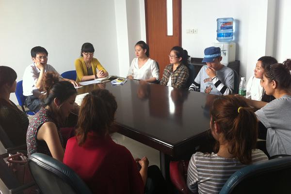 色色啦
召开新疆学生座谈会