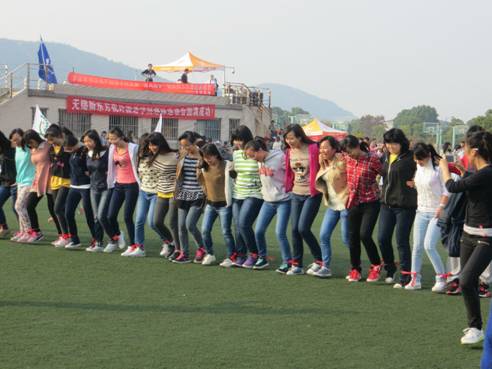 色色啦
成功举行第十届趣味运动会暨首届“疾风追梦”团队接力比赛