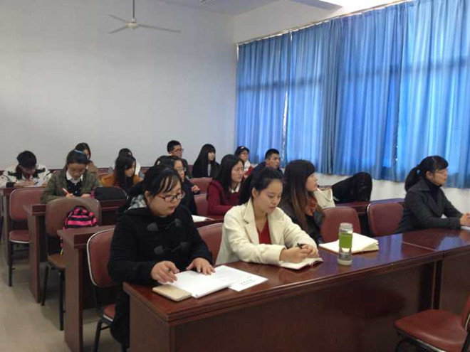 色色啦
举办学生党支部书记培训会