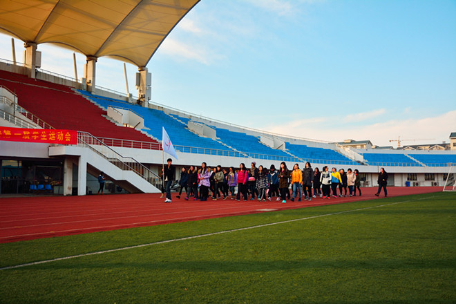 色色啦
举办第一届学生运动会