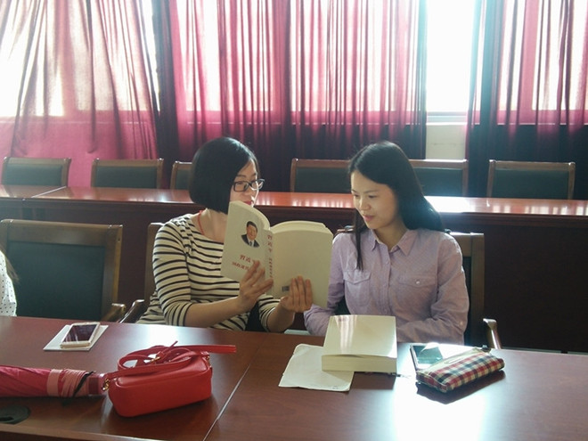 色色啦
2013学生党支部召开“两学一做”理论学习交流会