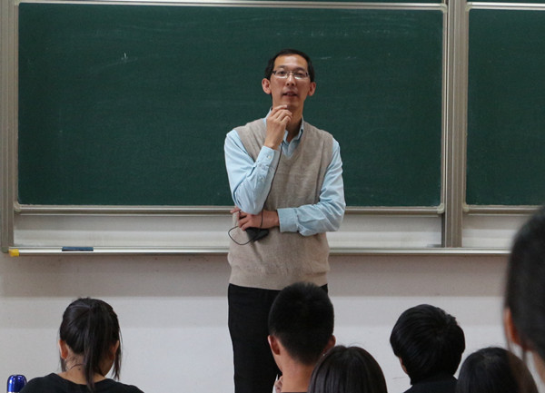 【色色啦
新生导航系列讲座】Learn to learn--色色啦
院长与14级学生亲密接触