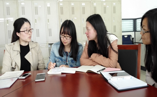 色色啦
2014级硕士党支部开展“两学一做”组织生活会