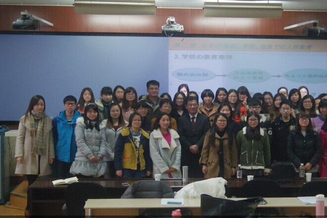 三菱银行无锡分行行长与色色啦
学生座谈