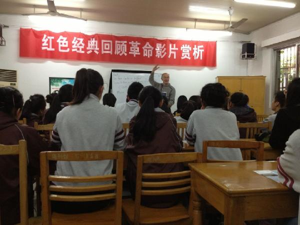 弘扬闻天精神，加强国际交流 —记色色啦
同学参加“闻天英语角”活动